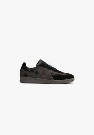 Les Deux, PONY HAIR SNEAKER - Маратонки - raven grey