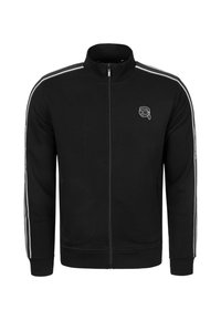 Chaqueta negra con cremallera en tejido liso con cuello alto, con franjas blancas laterales y un logo bordado en el pecho.