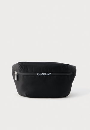 Melns auduma jostas soma ar priekšējo rāvējslēdzēja kabatu un virs rāvējslēdzēja uzdrukātu "Off-White" logotipu.