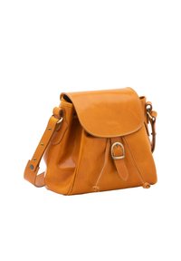 Borsa a tracolla in pelle di un vivace arancione con finitura liscia, tracolla regolabile, chiusura a pattina e un accento decorativo a fibbia.