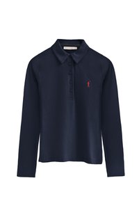 Marineblaues Langarm-Polohemd mit Kragen, fünf Knöpfen und einem kleinen roten Golfer-Logo, das auf der linken Brust gestickt ist. Glatte Textur.