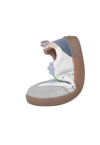 Hochschuhsneaker aus grauem Wildleder und weißem Leder mit blauen, pinken und grünen Akzenten. Runde Zehenform und Gummisohle. Inklusive Riemen.