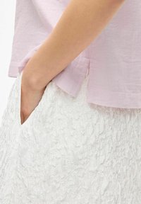 VILA RUNDHALS - Linne - winsome orchid