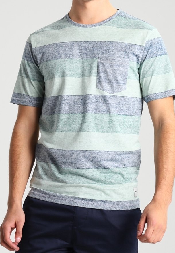 Kortærmet T-shirt med rund hals i lysegrønne og marineblå vandrette striber, med brystlomme og blødt, tekstureret stof.