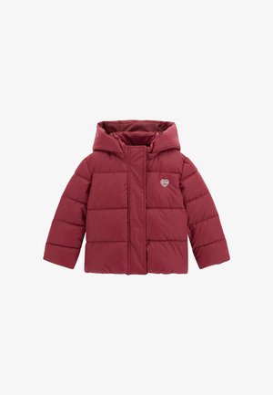 Chaqueta de invierno para niños, acolchada y roja, con capucha y un pequeño logo en forma de corazón en el pecho, cremallera cubierta por una solapa.