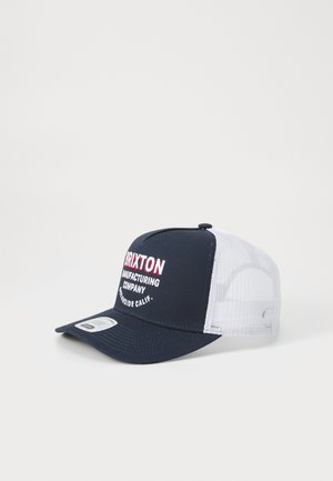 Mørkeblå baseballcap med hvide meshsider, med broderet tekst i rød og hvid. Bøjet skygge. Justerbar snapback-lukning.