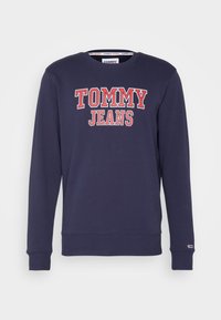 Sudadera azul marino con mangas largas, puños acanalados y cuello redondo. Presenta el logotipo en blanco y rojo "TOMMY JEANS" en el pecho.