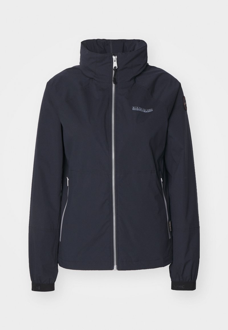 Giacca a vento della marina con alto colletto, zip frontale completa e due tasche laterali. Presenta polsini elasticizzati e un logo sul petto. Tessuto leggero.