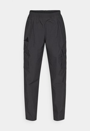 Schwarze Cargo-Hose mit lockerer Passform, elastischem Taillenbund und sichtbaren Seitentaschen. Hergestellt aus leichtem, strukturiertem Material.