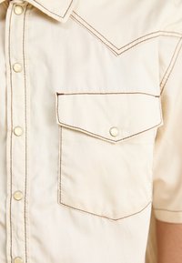 Thumbnail Image 7