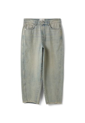 Jeans in denim blu chiaro con vita alta, chiusura frontale con bottone e cerniera, due tasche frontali e due posteriori, gambe dritte e corte.