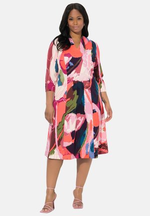 Ulla Popken ABSTRACT PRINT 3/4 SLEEVE GOBLET COLLAR  - Jurk - red pink