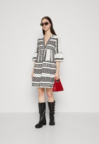 Vero Moda DICTHE 3/4  - Dnevna haljina - snow white/ibiza black