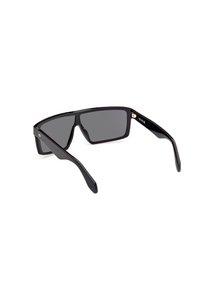 Ochelari de soare pătrați negri cu lentile gri; ramă din plastic; textură netedă; accent de metal aurit pe tâmplă; design elegant.