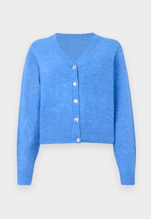 Niebieski dzianinowy kardigan z dekoltem w kształcie litery V, długimi rękawami i sześcioma srebrnymi guzikami z przodu. Miękka tkanina z prążkowanymi mankietami i dołem.