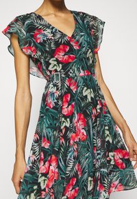 Guess Freizeitkleid - green