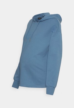 Blauwe zwangerschapshoodie met lange mouwen, zak aan de voorkant en verstelbare capuchon met trekkoord, afgebeeld op een witte achtergrond.