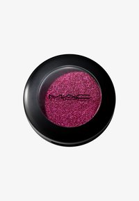 MAC øjenskygge i en rund sort kompakt med en levende pink glitterformulering, der er synlig gennem et klart låg.