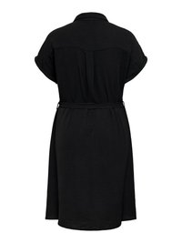 Robe noire à manches courtes avec ceinture, col, coupe ample et détail froncé dans le dos, vue de dos sur fond blanc.