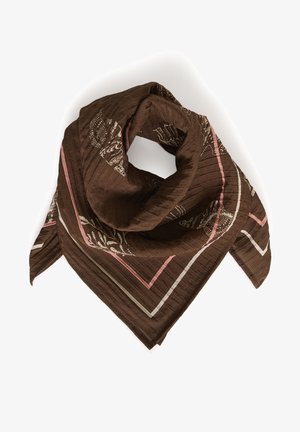 Foulard léger marron avec des motifs de coquillages et des bordures rayées rose et blanc, plié en une forme triangulaire ample.