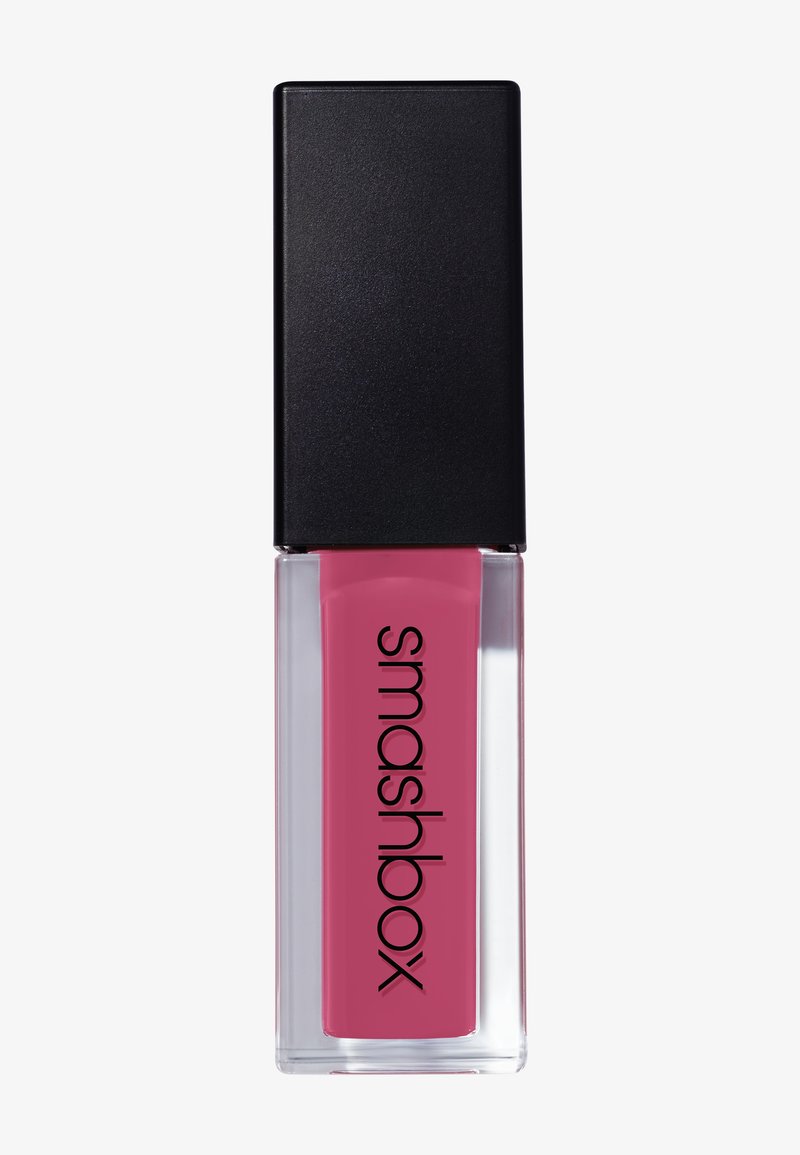 Smashbox Flüssig Lippenfarbe in Pink, untergebracht in einem klaren rechteckigen Behälter mit einem schwarzen quadratischen Deckel und auffälliger schwarzer Markierung auf der Vorderseite.