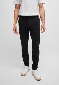 BOSS - TAPERED - Chinos tipa bikses - black Miniatūras attēls 1