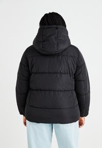 Vero Moda Curve FARAH JACKET - Winterjacke - black