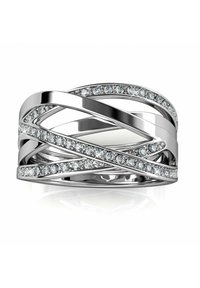 Anello d'argento con bande intrecciate, accentuato da piccole pietre trasparenti lungo le curve, con una finitura liscia e lucidata.