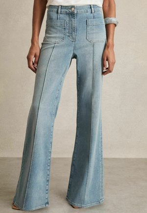 Reiss PETITE FIT - SAKURA PATCH - Trapezaste traperice - light blue