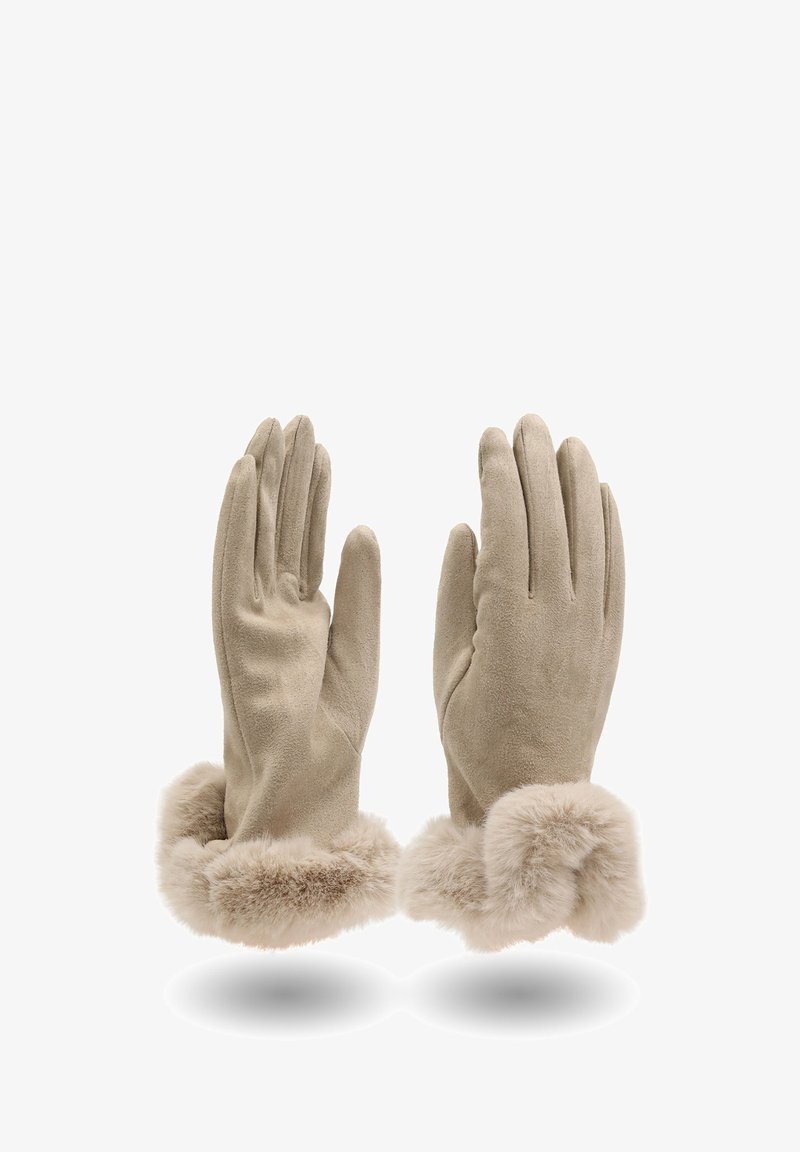 Un paio di guanti in suede beige con polsi in pelliccia soffice, mostrati in posizione verticale con i palmi rivolti verso l'interno su uno sfondo bianco.