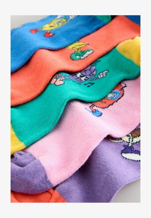 Színes, mintás zoknik élénk árnyalatokban: kék, rózsaszín, zöld, narancs és lila, rajzfilmfigurákkal díszítve. Puha kötött anyag.