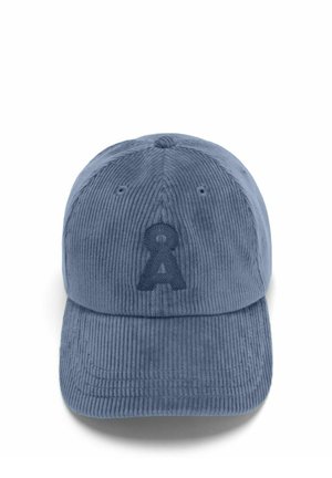 Blauwe corduroy baseballpet met een verhoogde letter A geborduurd op het voorste midden.