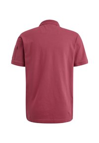 Polo majica s kratkimi rokavi v temno rdeči barvi, izdelana iz bombaža. Ima klasičen ovratnik in žep na zadrgo na levi rokavi. Gladka tekstura.