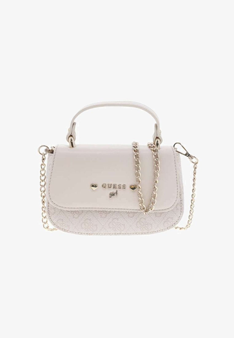 Sac à main blanc avec une partie supérieure lisse et une partie inférieure texturée, doté d'une bandoulière en chaîne dorée, d'accents en forme de cœur et d'une fermeture à fermoir.