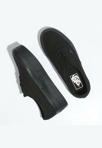 Vans UA AUTHENTIC STACKFORM - Sneakers - black