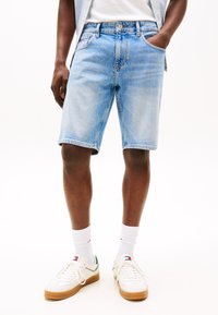 Tommy Jeans SCANTON  - Jeansshorts - denim light