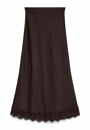 Mustat hameet, jotka on valmistettu sileästä kankaasta ja joissa on lovitettu pitsireuna. Malli ylettyy nilkkoihin ja siinä on yksinkertainen siluetti.