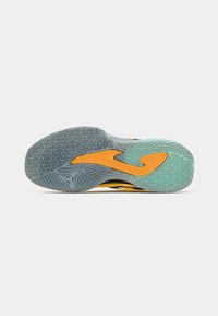 Schuhsohle mit einer strukturierten Oberfläche; überwiegend grau mit einem orangefarbenen Akzent und grünlich-blauen Details. Verfügt über ein wellenförmiges Designmuster.