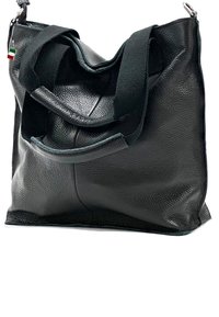 Zwarte leren schoudertas met een gestructureerde afwerking, dubbele korte handvatten en een bovenste ritssluiting. Voorzien van een klein Italiaans vlaggetje aan de zijkant.