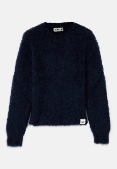 Marinblå tröja med en fluffig textur, rund halsringning och långa ärmar. Har en etikett i det nedre vänstra hörnet.