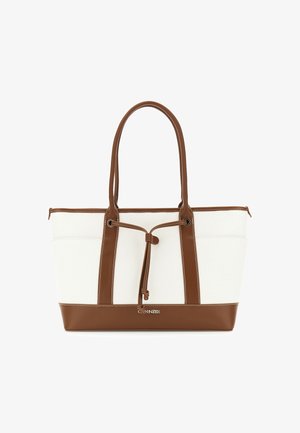 Borsa tote bianca e marrone con due manici lunghi, dettaglio con coulisse frontale e piccolo logo in metallo al centro in basso.