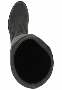 Botte noire en suède, arrivant au genou, avec un bout arrondi et une doublure intérieure douce. Extérieur sans couture avec un léger éclat, sans matériel visible.