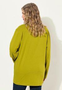 Ulla Popken GROSSE GRÖSSEN BASIC-V LANGARM  - Longsleeve - olive