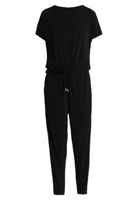 Zwarte jumpsuit met korte mouwen, verstelbare taille en taps toelopende pijpen. Gemaakt van zachte stof met een gladde textuur en minimaal detail.