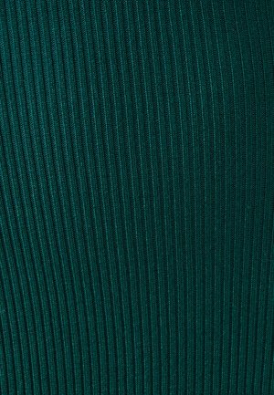 Geribbeld, gebreid stof in donker teal. Bevat verticale lijnen, heeft een gemiddelde textuur, een zachte afwerking en een gladde uitstraling. Geschikt voor kleding.