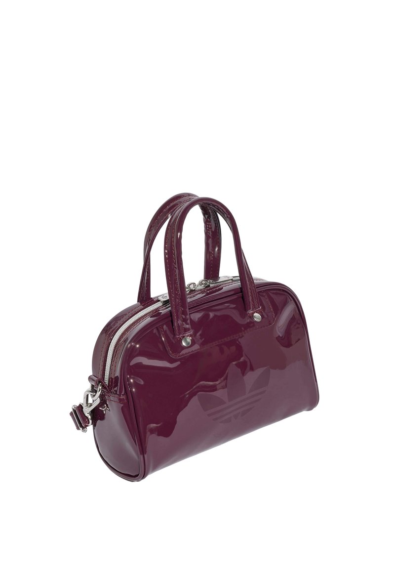 Borsa a mano color amaranto lucida con doppi manici, doppie zip argento e logo Trefoil in rilievo sul pannello frontale.