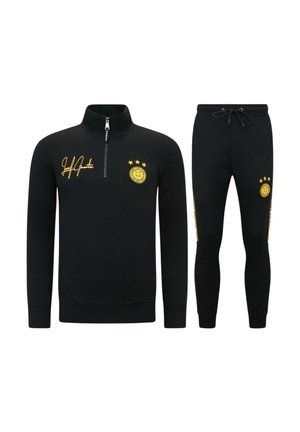 Zwarte zip-up sweatshirt en bijpassende joggers gemaakt van zachte stof, met gele geborduurde logo en details, met een getailleerd ontwerp en elastische manchetten.