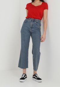 Tommy Jeans Jednoduché tričko - red