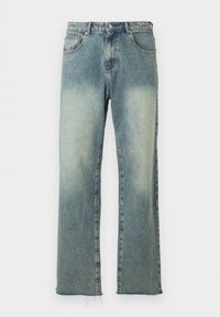Svetlo modri denim kavbojke z izblitim opranjem, ravne hlačnice, surov rob, pet žepek in zapiranje z gumbom ter zadrgo v predelu pasu.