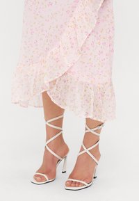 Vero Moda Petite VMSMILLA WRAP SKIRT - Omslagsskjørt - pink a boo/aura